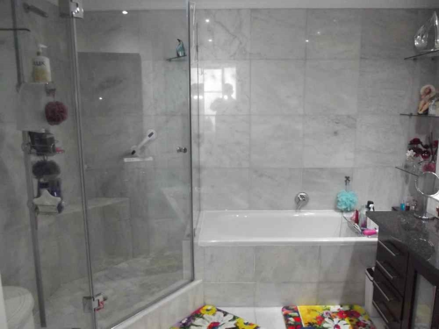 2 Bedroom Property for Sale in Bloubergstrand Western Cape